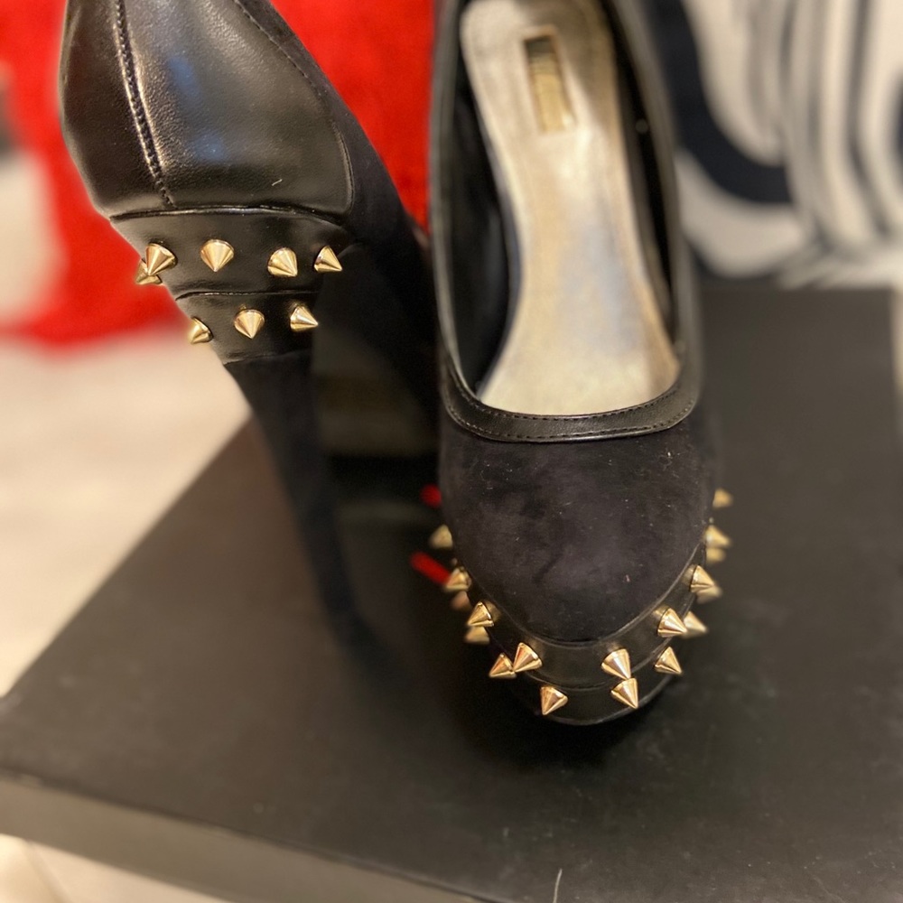 Shoes - Picture 2 of 4